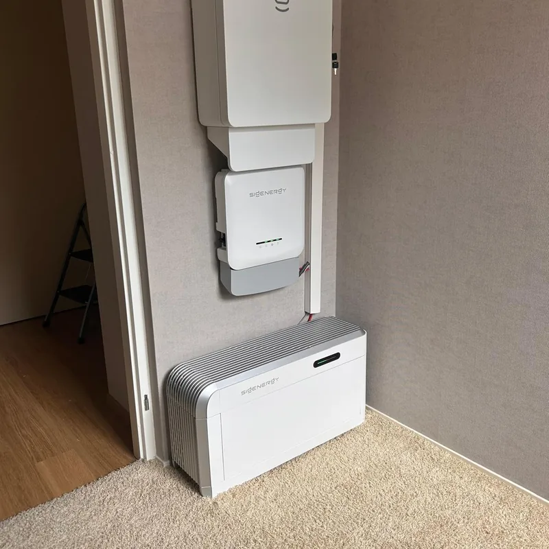 Sigenergy thuisbatterij-opstelling in hal